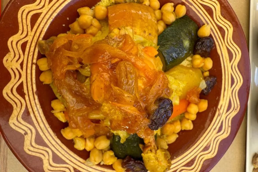 Cuscús de pollo o de carne, de la carta de Bladi Fusión