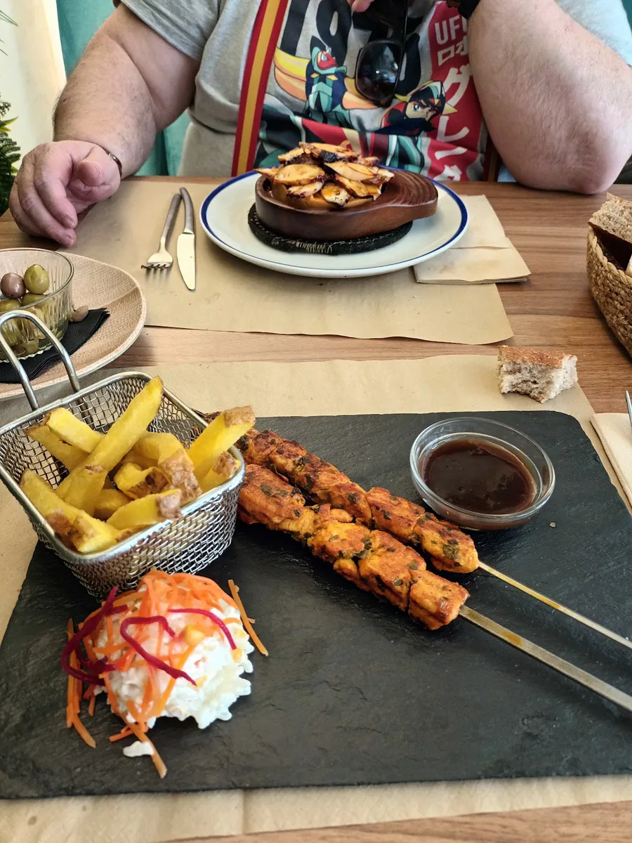 Pinchos de pollo, de la carta de Bladi Fusión